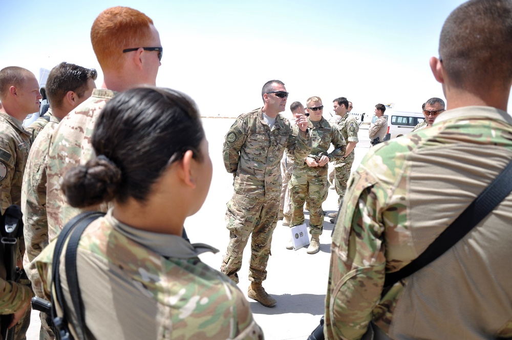 Air Force Maj. Gen. Scott A. Kindsvater meets with members of the 422nd Expeditionary Signal Battalion, Nevada Army National Guard and the 241st Engineering Installation Squadron, U.S. Air Force
