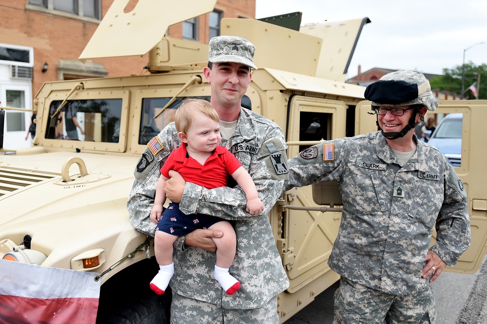 DVIDS - Images - Chicago based service-members take the field at