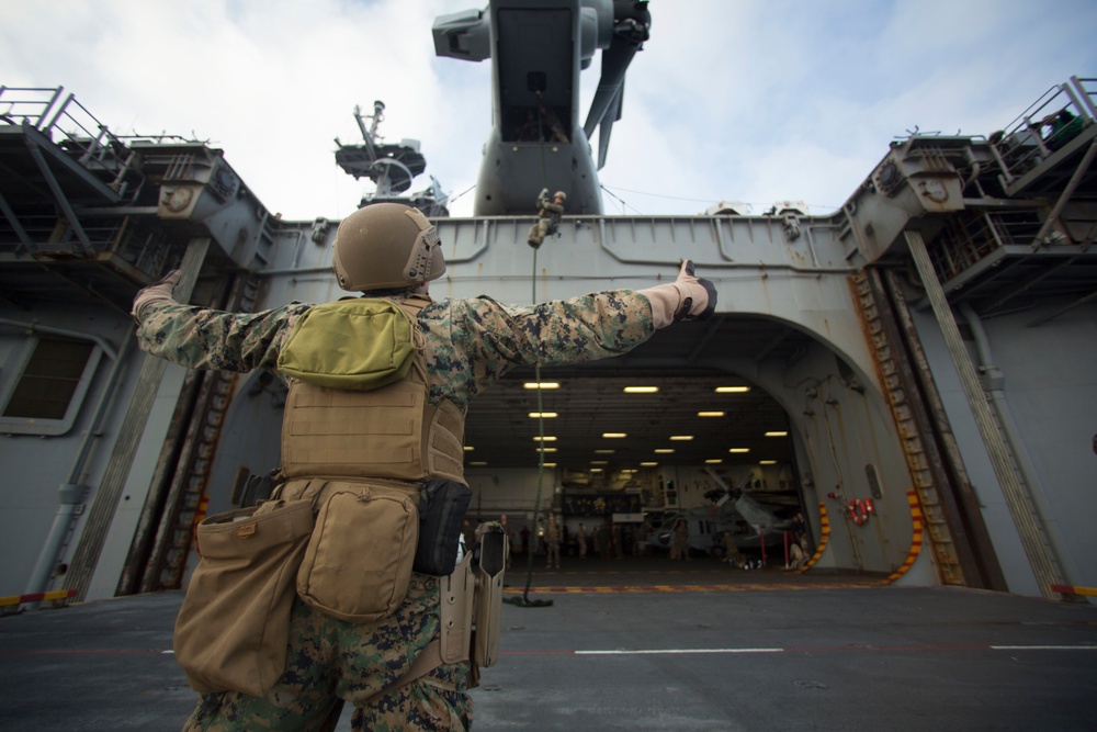22nd MEU MRF Conducts Fast Rope Training