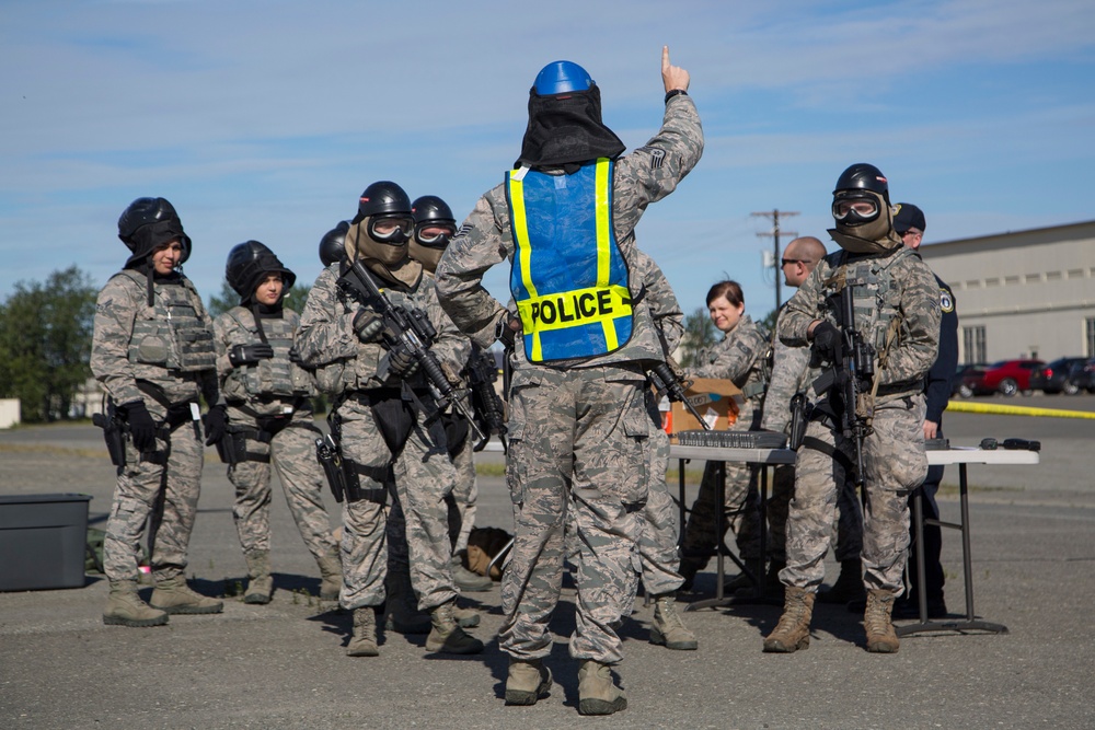 673rd Security Forces Squadron conducts high risk response training