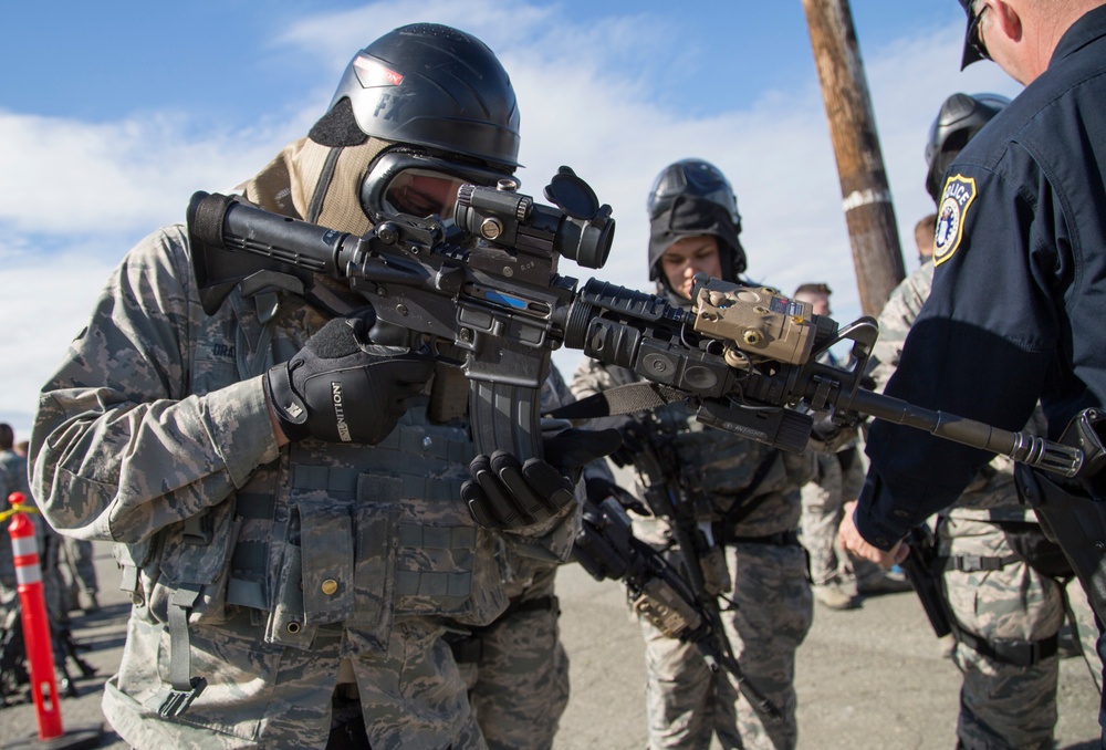 673rd Security Forces Squadron conducts high risk response training