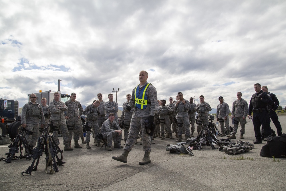 673rd Security Forces Squadron conducts high risk response training