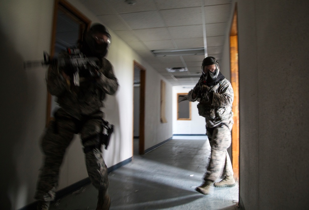 673rd Security Forces Squadron conducts high risk response training