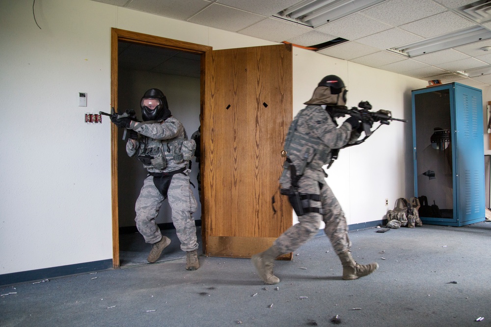 673rd Security Forces Squadron conducts high risk response training