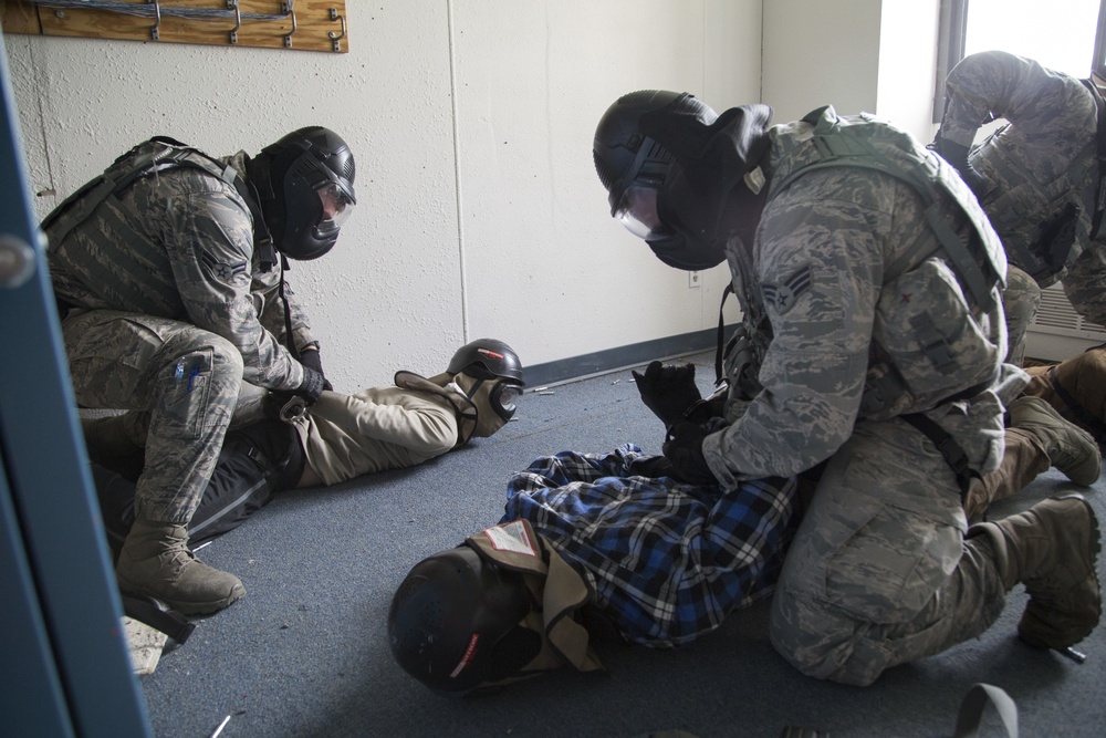 673rd Security Forces Squadron conducts high risk response training