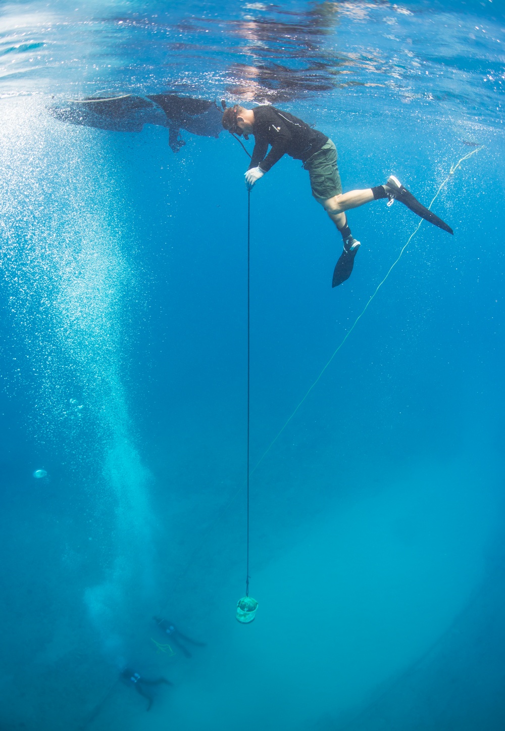 UCT 2 Performs Undersea Cable Maintenance Off Kauai