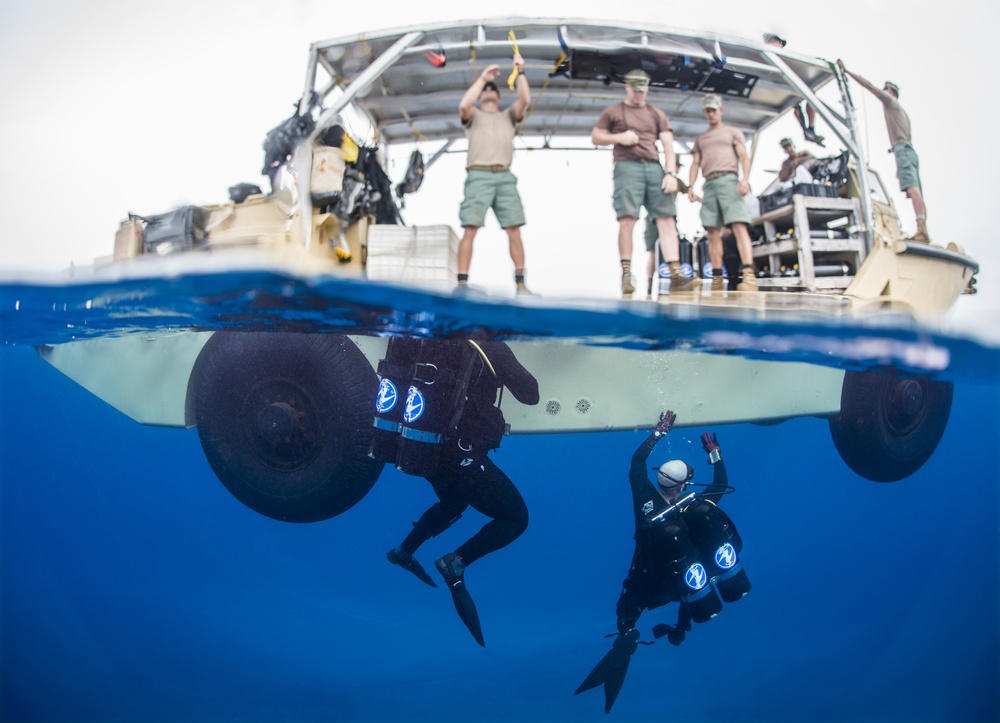 UCT 2 Performs Undersea Cable Maintenance Off Kauai