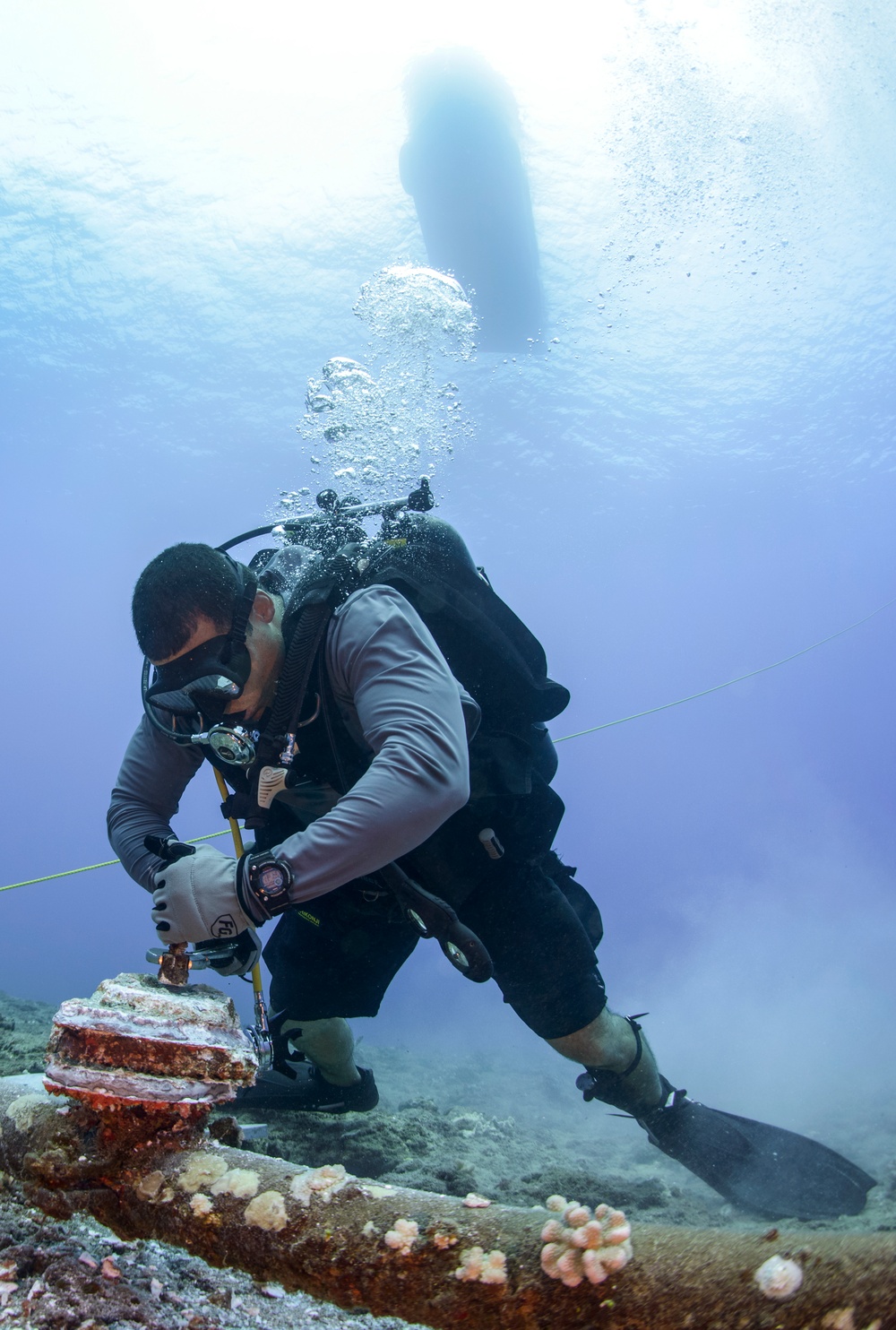 UCT 2 Performs Undersea Cable Maintenance Off Kauai