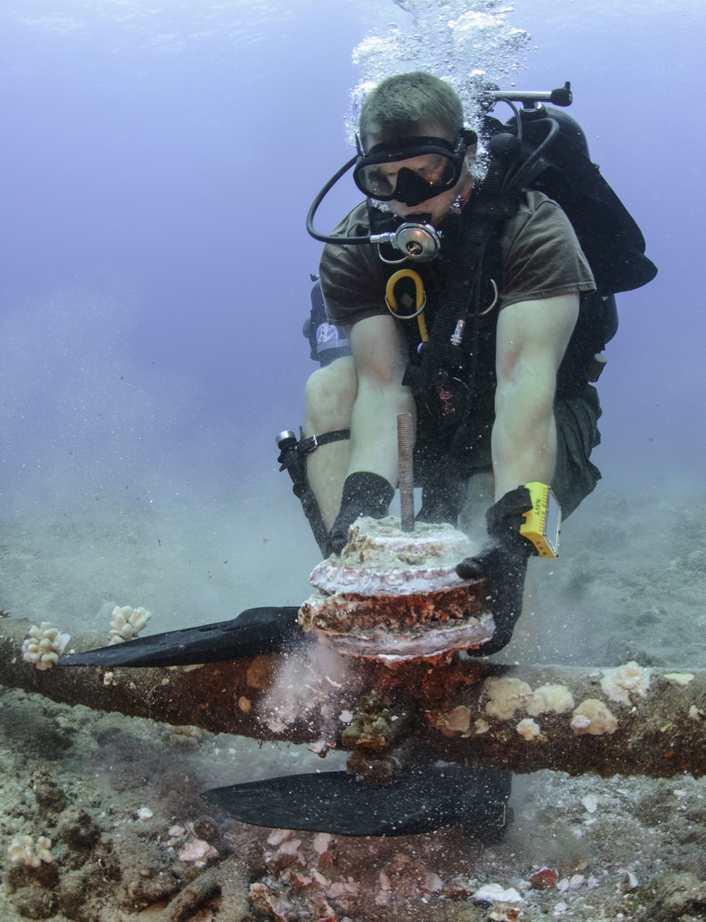 UCT 2 Performs Undersea Cable Maintenance Off Kauai