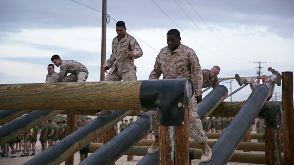 HQSC 7th Marine Regiment tackles obstacle course