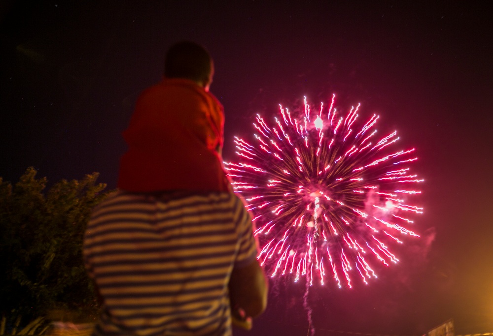 Marines join Morongo Basin community for Independence Day celebrations