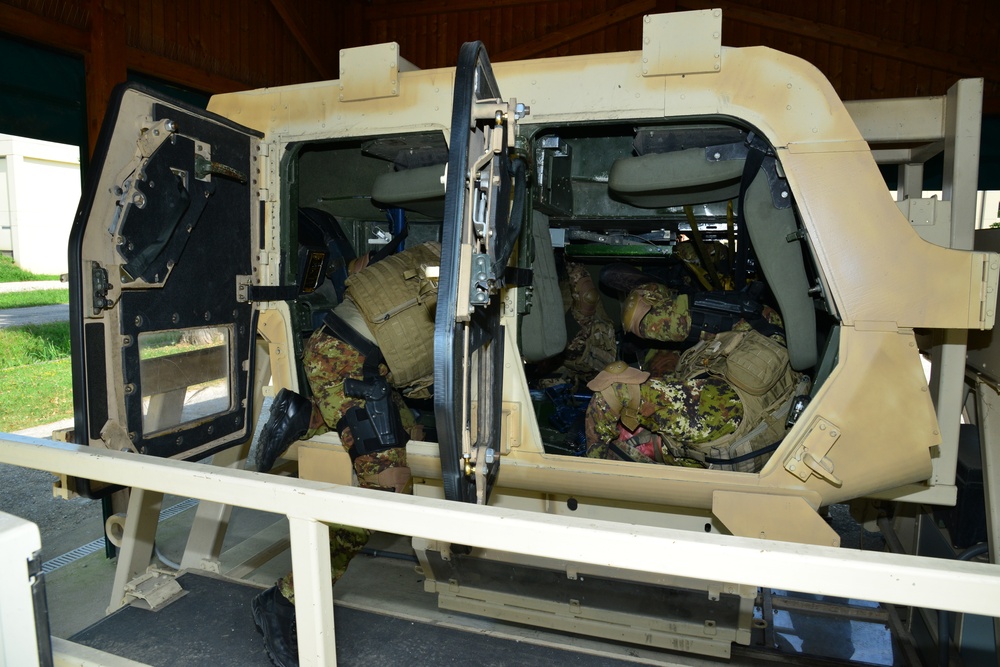 1st Italian Airborne Regiment Carabinieri Tuscania, Training at Caserma Ederle, Vicenza - Italy