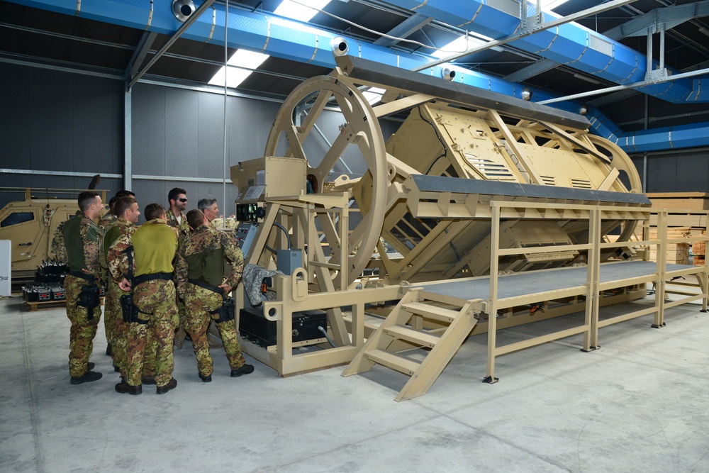 1st Italian Airborne Regiment Carabinieri Tuscania, Training at Caserma Ederle, Vicenza - Italy