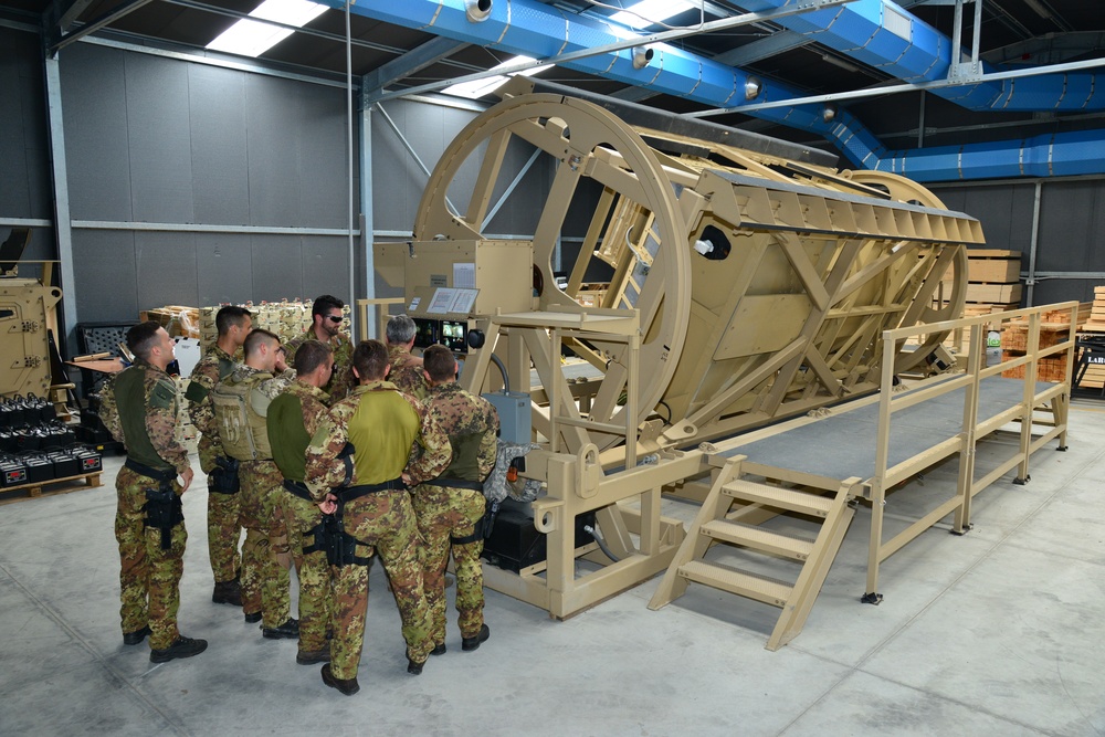 1st Italian Airborne Regiment Carabinieri Tuscania, Training at Caserma Ederle, Vicenza - Italy