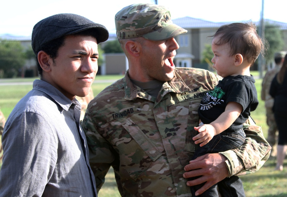 Air Cavalry Troopers return home