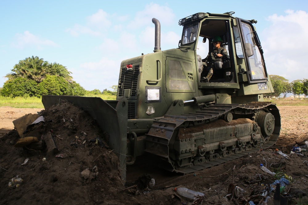SPMAGTF-SC Engineer Marines participate in horizontal construction projects alongside Hondurans