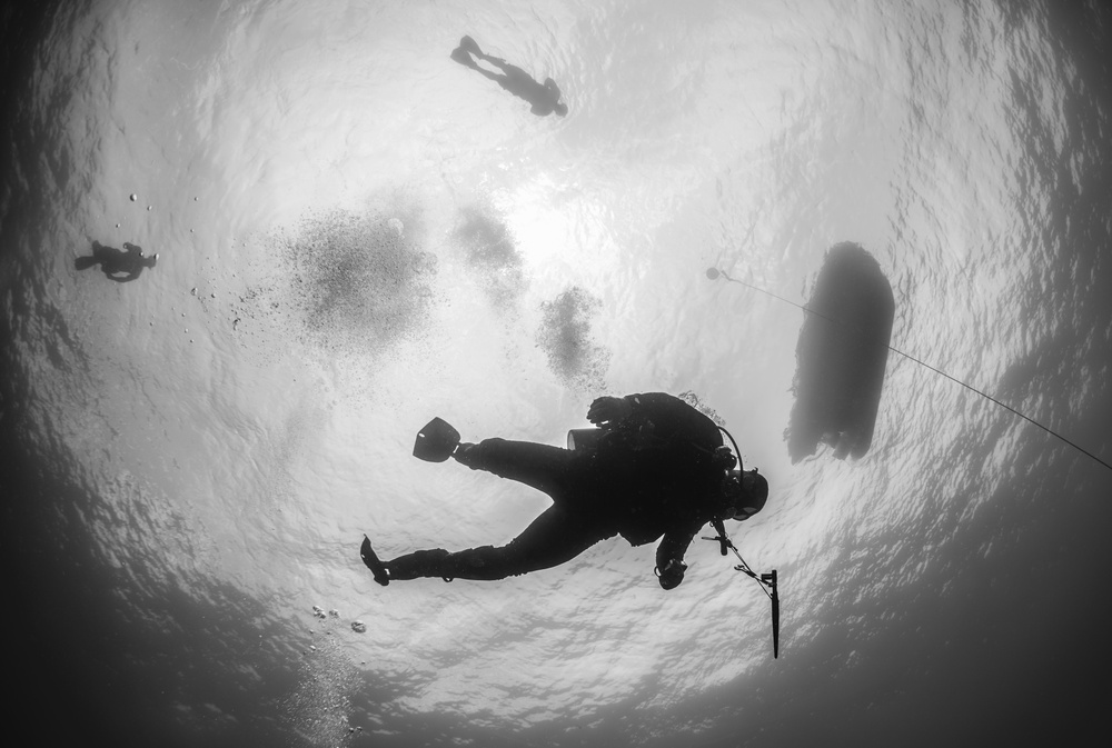 UCT 2 Performs Undersea Cable Maintenance Off Kauai