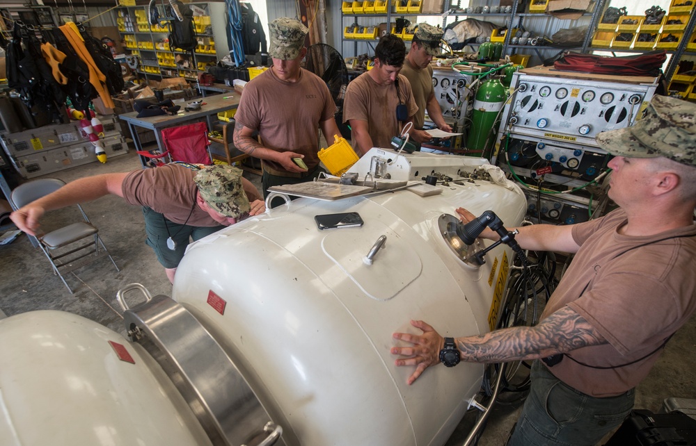 UCT 2 Performs Undersea Cable Maintenance Off Kauai