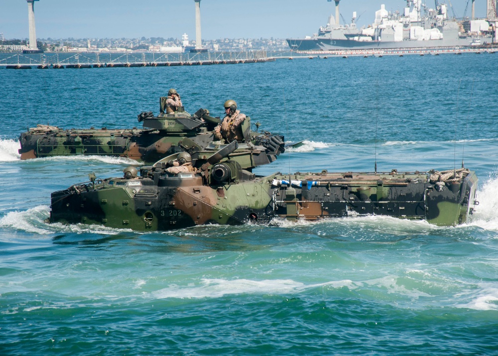 U.S. Marines and ARM Usumacinta Conducts AAV Ops during RIMPAC SOCAL 2016