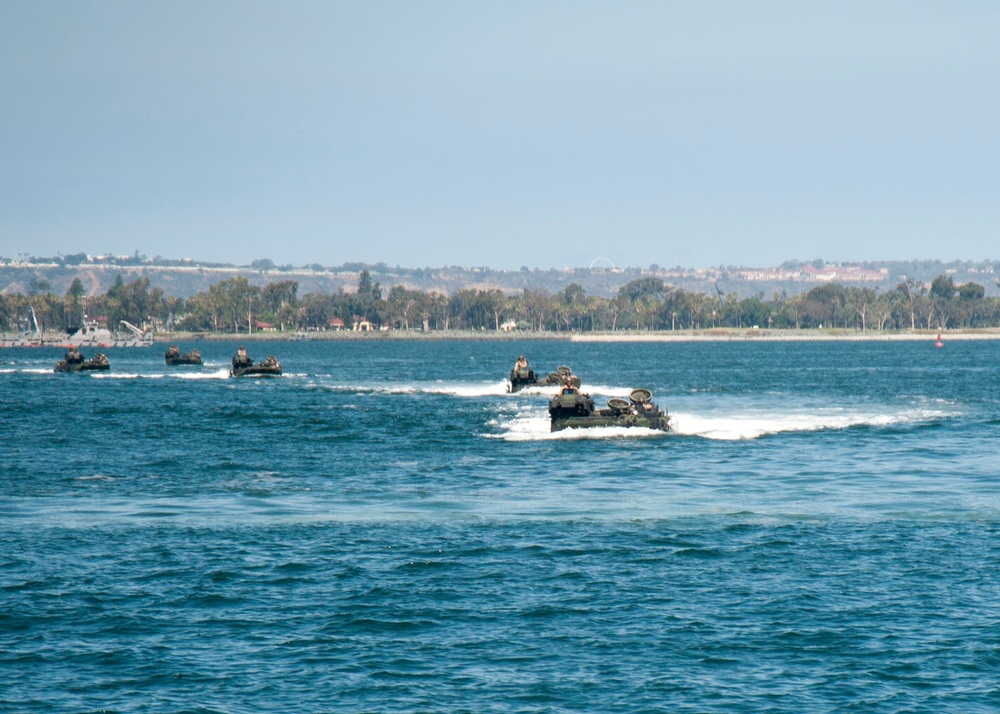 U.S. Marines and ARM Usumacinta Conducts AAV Ops during RIMPAC SOCAL 2016