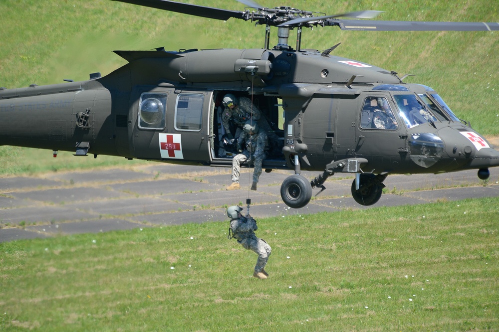 Army Reserve Aviation Command (ARAC) conducts joint MEDEVAC training with the 19th Engineer Battalion