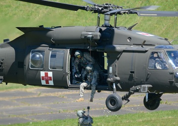 Army Reserve Aviation Command (ARAC) conducts joint MEDEVAC training with the 19th Engineer Battalion