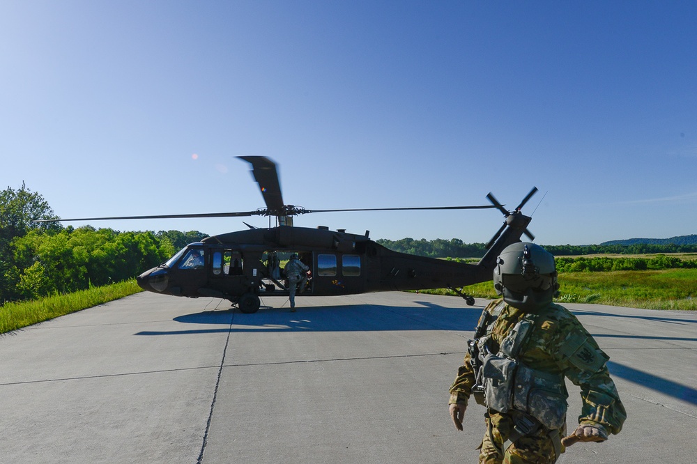 Army Reserve Aviation Command (ARAC) conducts joint MEDEVAC training with the 19th Engineer Battalion