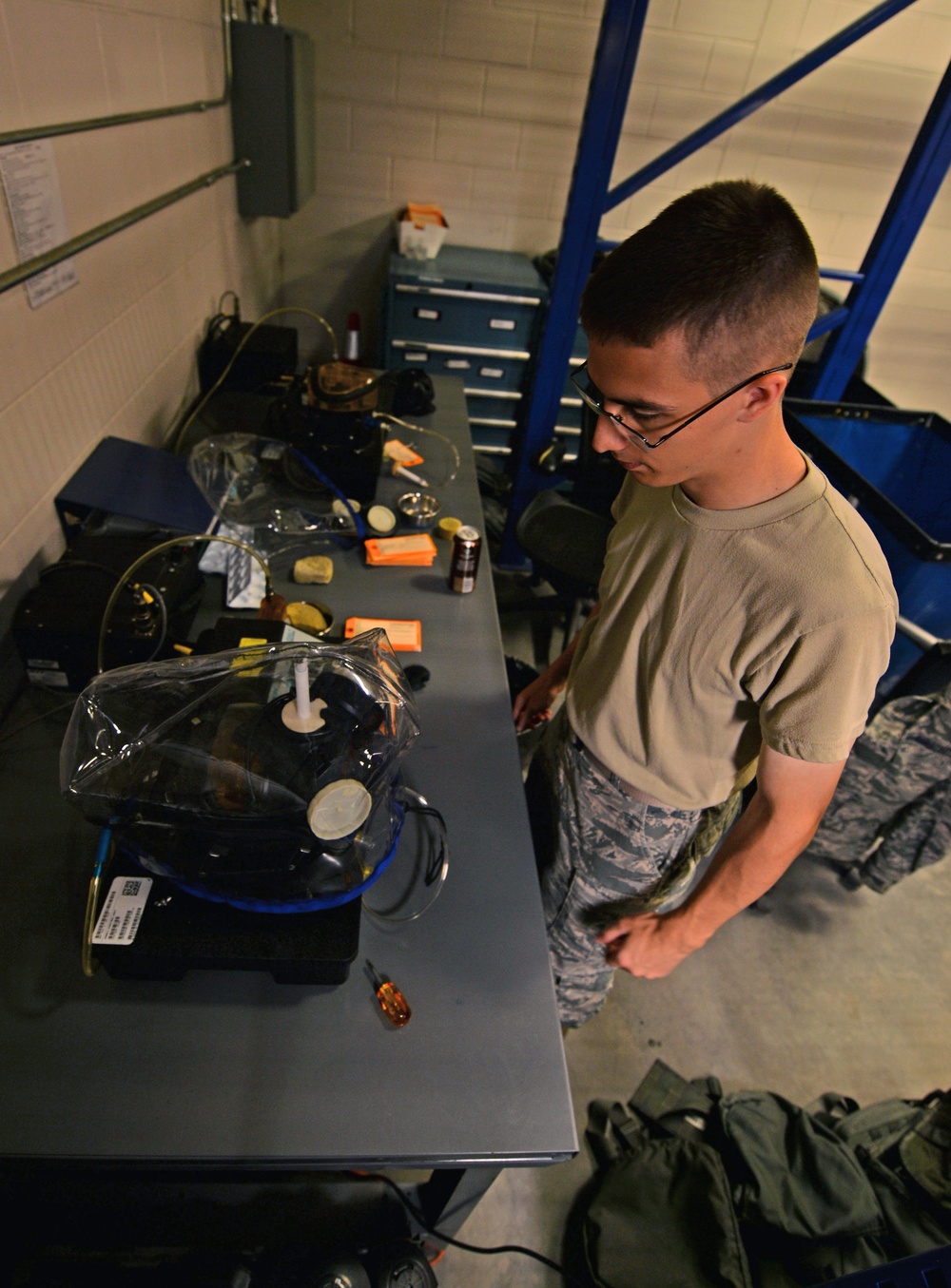 1st SOLRS Airmen test gas mask for leaks