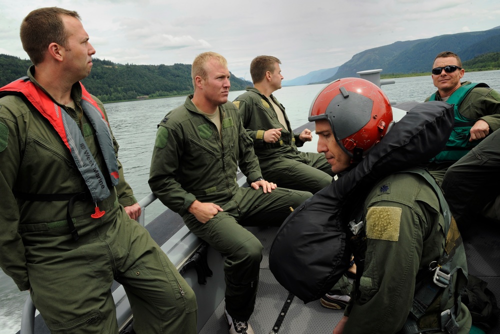 Airmen water survival training on Columbia River