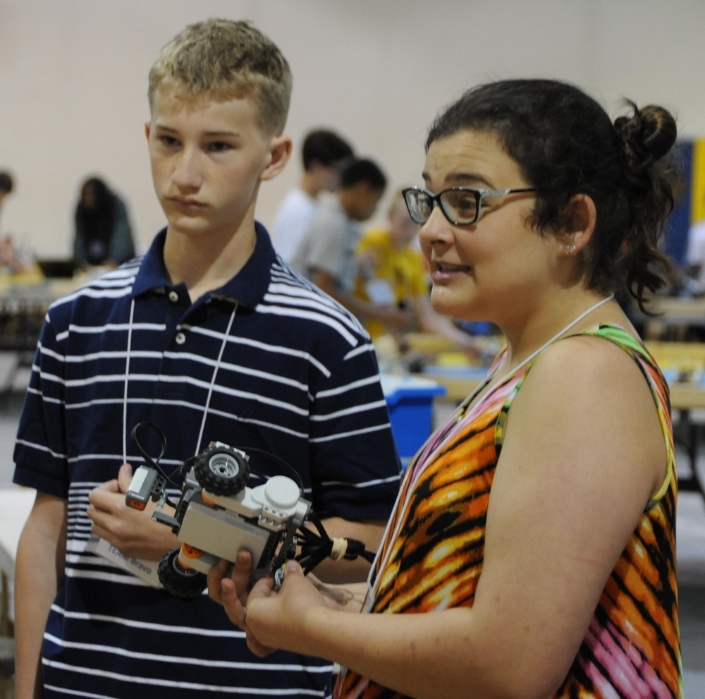 Navy Railgun Engineer &amp; STEM Inspires Middle Schoolers at Summer Camp