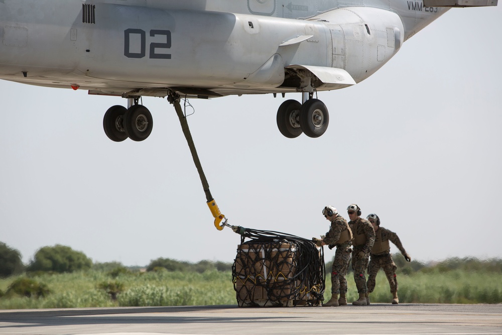 Crisis Response Marines test heavy lifting capabilities with Helicopter Support Team
