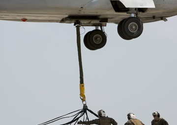 Crisis Response Marines test heavy lifting capabilities with Helicopter Support Team