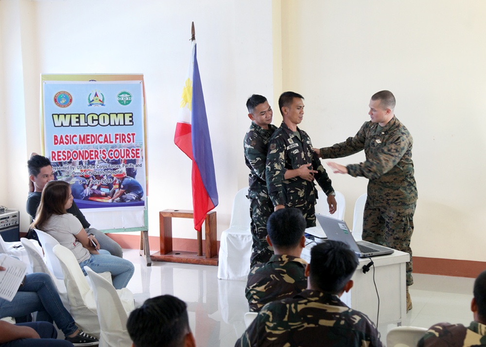 U.S. shares knowledge on first responder skills at local hospital in the Philippines