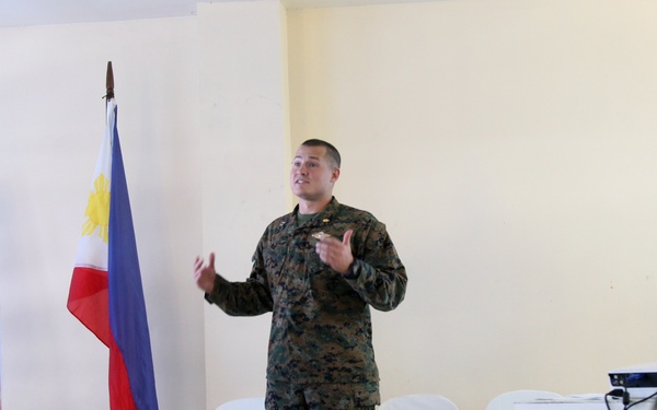 U.S. shares knowledge on first responder skills at local hospital in the Philippines