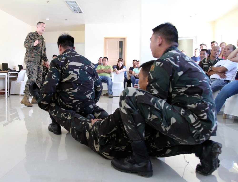 U.S. shares knowledge on first responder skills at local hospital in the Philippines