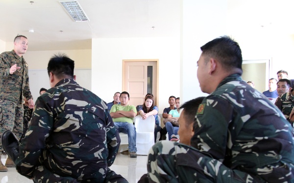 U.S. shares knowledge on first responder skills at local hospital in the Philippines