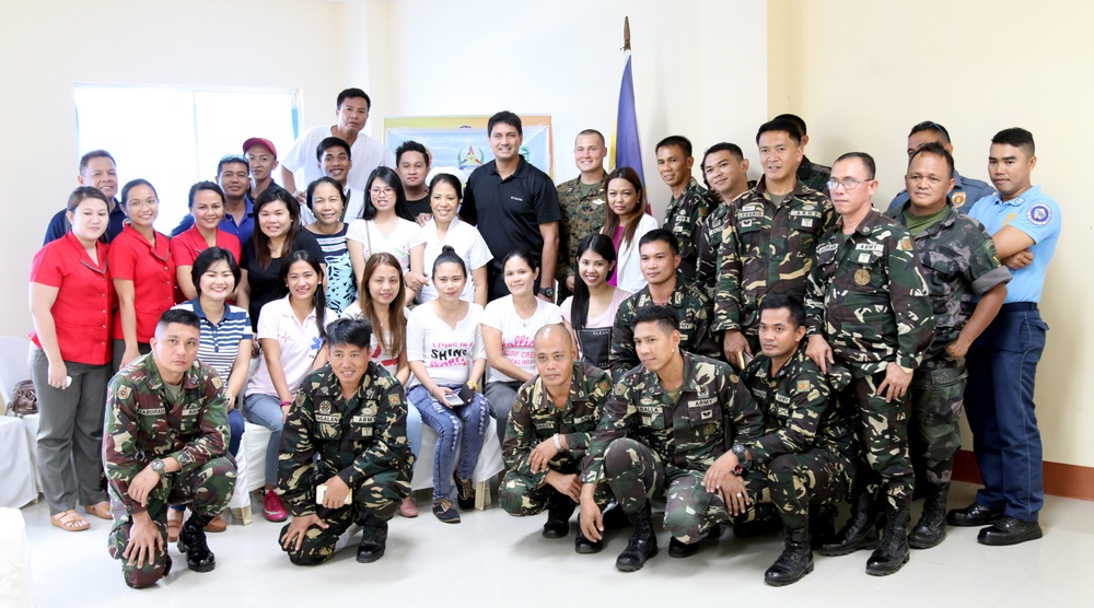 U.S. shares knowledge on first responder skills at local hospital in the Philippines