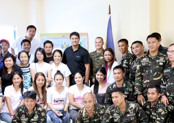 U.S. shares knowledge on first responder skills at local hospital in the Philippines