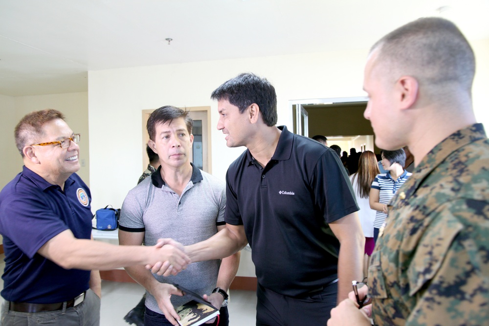 U.S. shares knowledge on first responder skills at local hospital in the Philippines