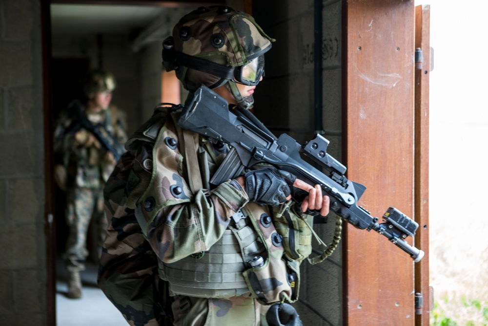 SPMAGTF-CR-AF &amp; French Army execute an Embassy Reinforcement exercise