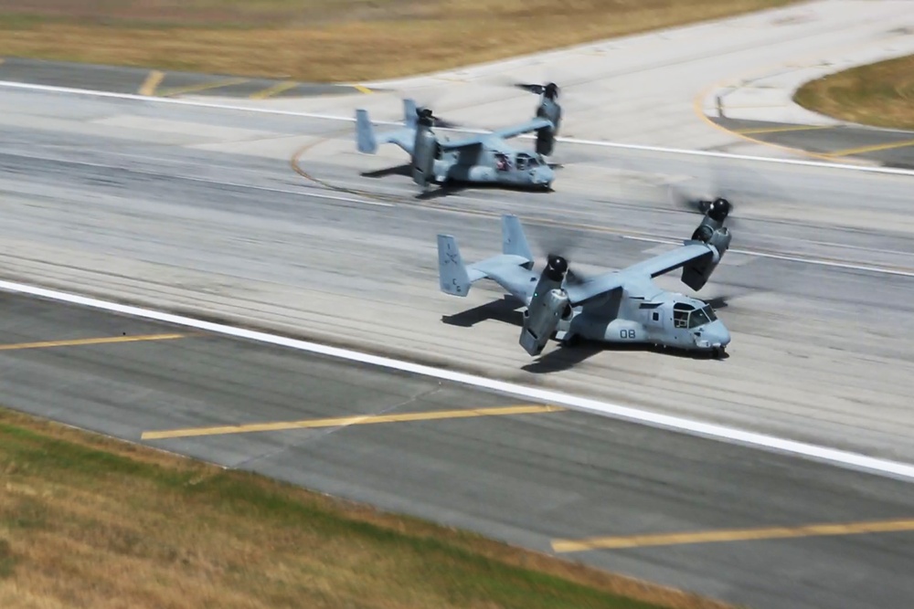 SPMAGTF-CR-AF Aviation conducts a large force integration flight