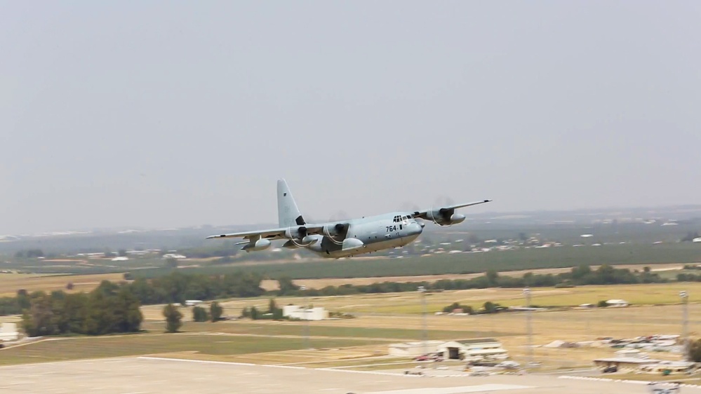 SPMAGTF-CR-AF Aviation conducts a large force integration flight