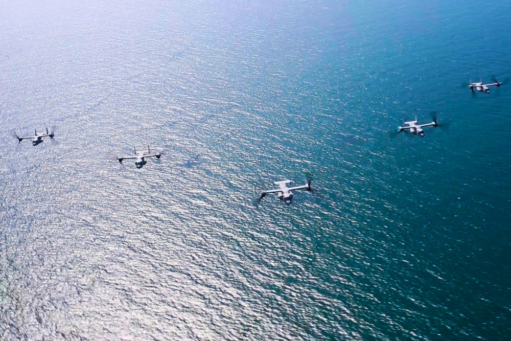 SPMAGTF-CR-AF Aviation conducts a large force integration flight