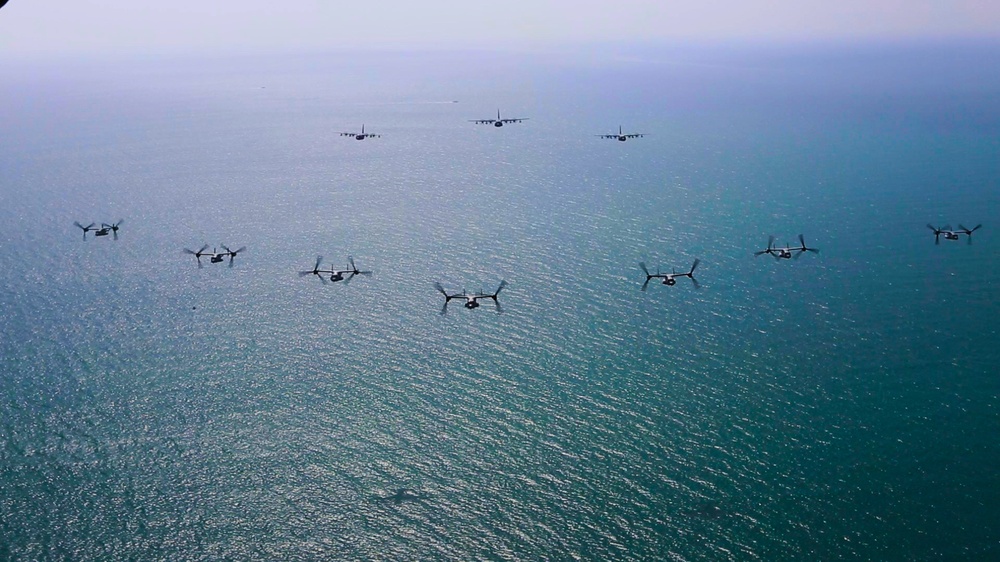 SPMAGTF-CR-AF Aviation conducts a large force integration flight