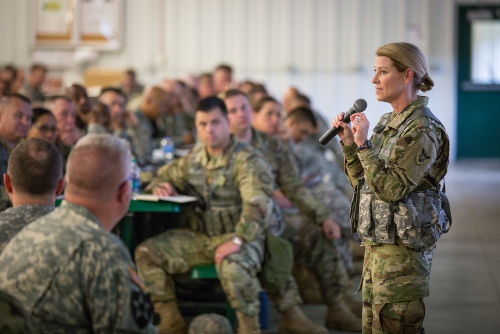 Brigadier General Lee Gray conducts warm start brief at WAREX 86-16-03