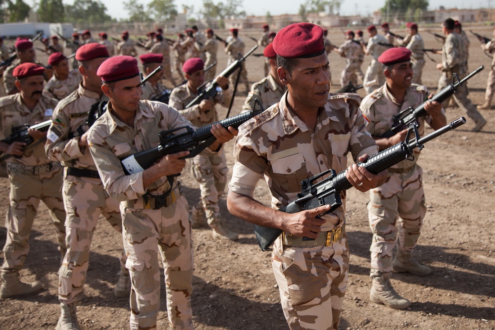 New Zealand forces train Iraqi soldiers on bayonet techniques