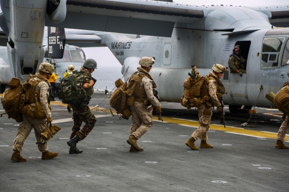 22nd MEU and Moroccan forces practice aircraft embarkation aboard Wasp