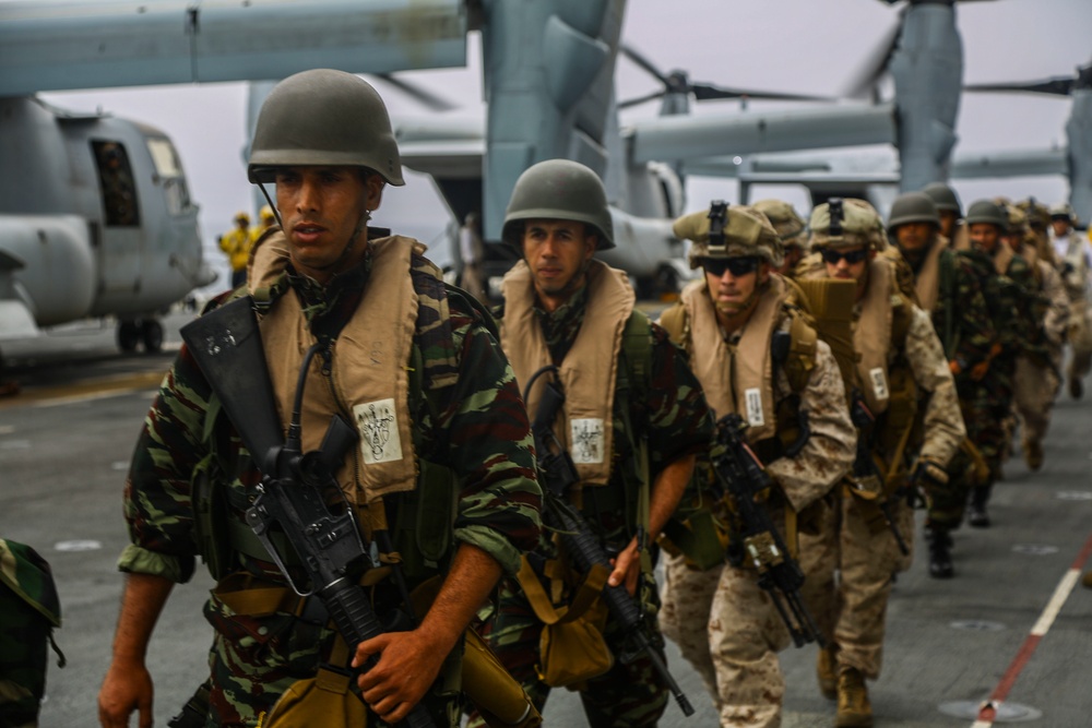 22nd MEU and Moroccan forces practice aircraft embarkation aboard Wasp