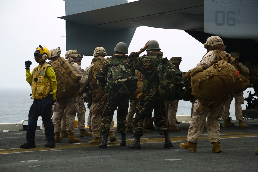 22nd MEU and Moroccan forces practice aircraft embarkation aboard Wasp