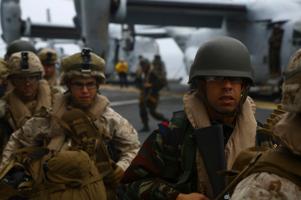 22nd MEU and Moroccan forces practice aircraft embarkation aboard Wasp